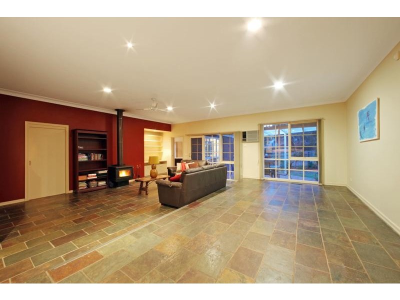 2 Leatherwood Close, Rowville VIC 3178