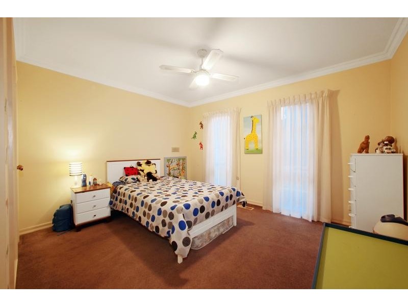 2 Leatherwood Close, Rowville VIC 3178