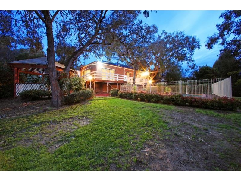 2 Leatherwood Close, Rowville VIC 3178