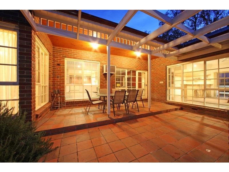 2 Leatherwood Close, Rowville VIC 3178