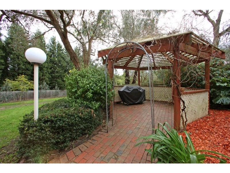 2 Leatherwood Close, Rowville VIC 3178