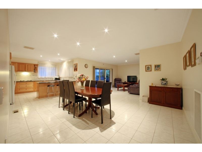 11 Kellbourne Drive, Rowville VIC 3178