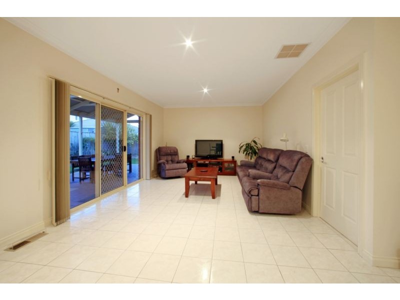 11 Kellbourne Drive, Rowville VIC 3178