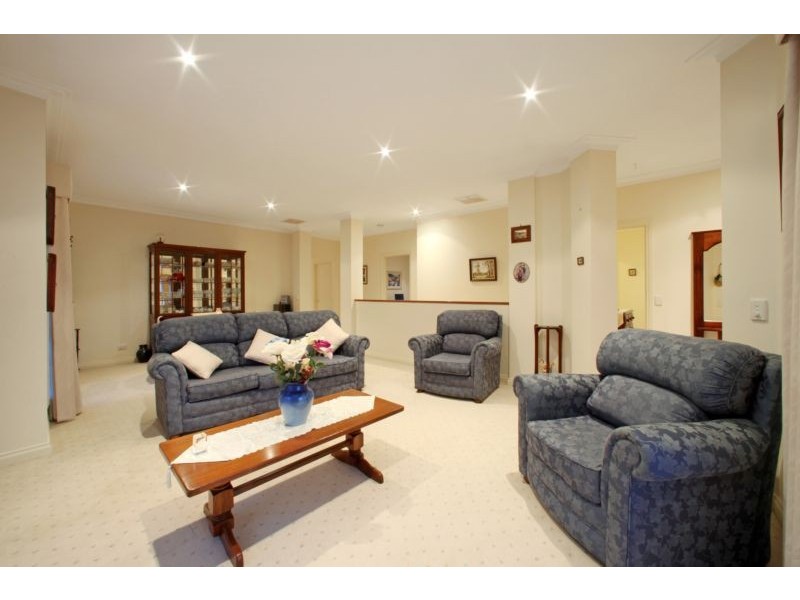 11 Kellbourne Drive, Rowville VIC 3178