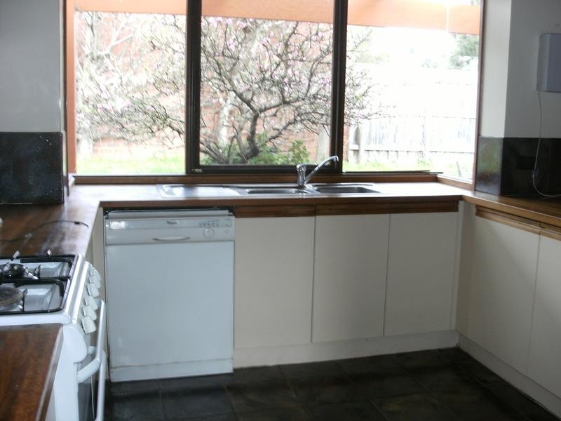 1 Latrobe Crt, Rowville VIC 3178