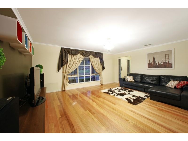 27 Bridgewater Way, Rowville VIC 3178