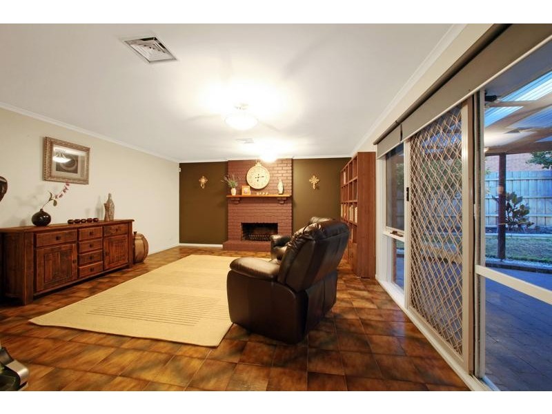 27 Bridgewater Way, Rowville VIC 3178