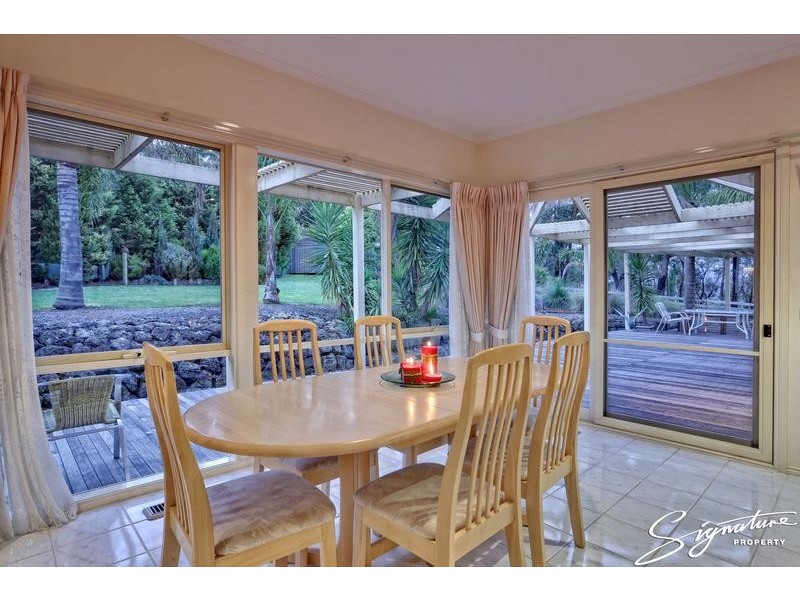 3 Bellbird Place (3/330 Hallam North Road), Lysterfield South VIC 3156