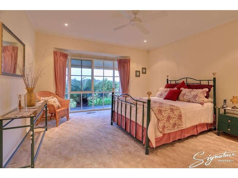 3 Bellbird Place (3/330 Hallam North Road), Lysterfield South VIC 3156