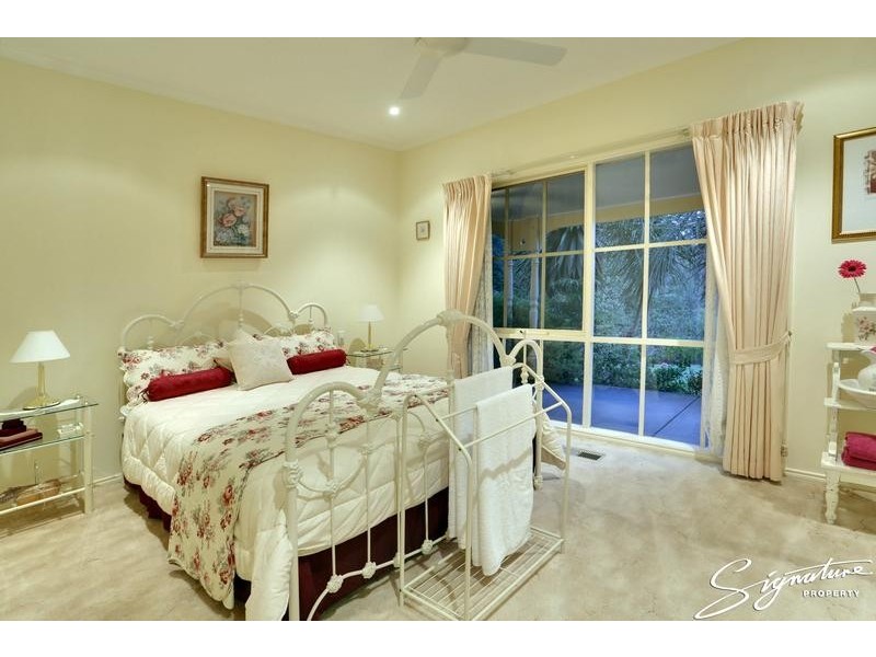3 Bellbird Place (3/330 Hallam North Road), Lysterfield South VIC 3156