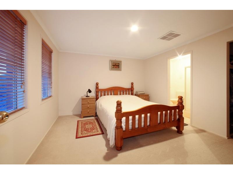 51 Fairway Drive, Rowville VIC 3178