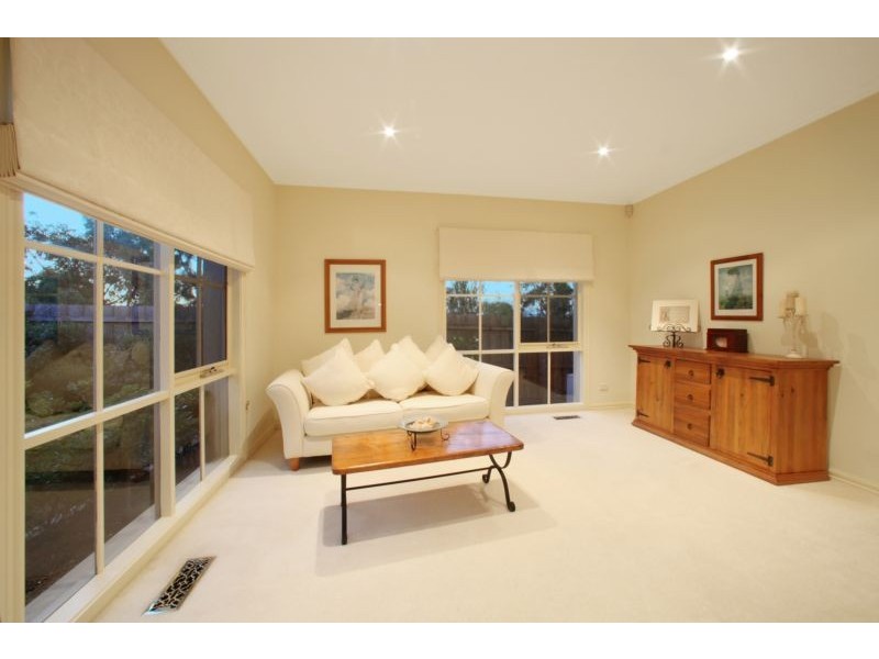 8 Harptree Close, Rowville VIC 3178