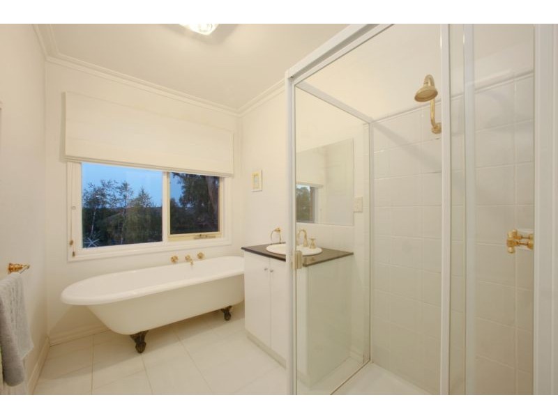 8 Harptree Close, Rowville VIC 3178