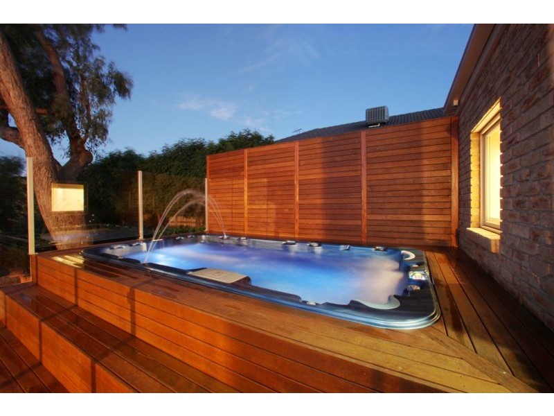 8 Harptree Close, Rowville VIC 3178