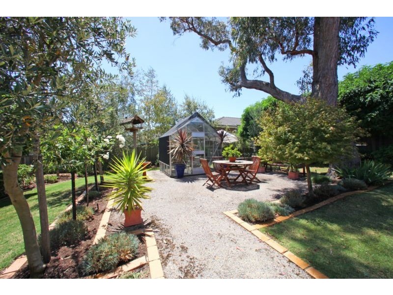 8 Harptree Close, Rowville VIC 3178