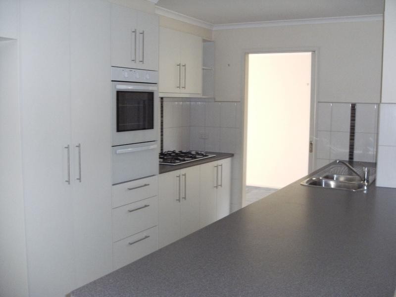 4 Orkney Close, Endeavour Hills VIC 3802
