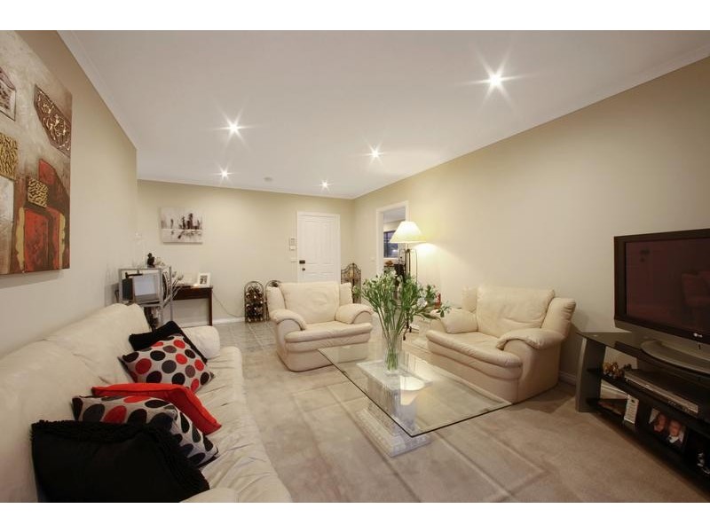 2 Yvette Drive, Rowville VIC 3178