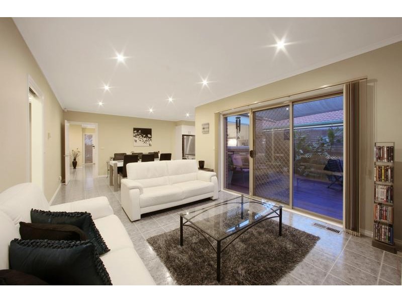 2 Yvette Drive, Rowville VIC 3178