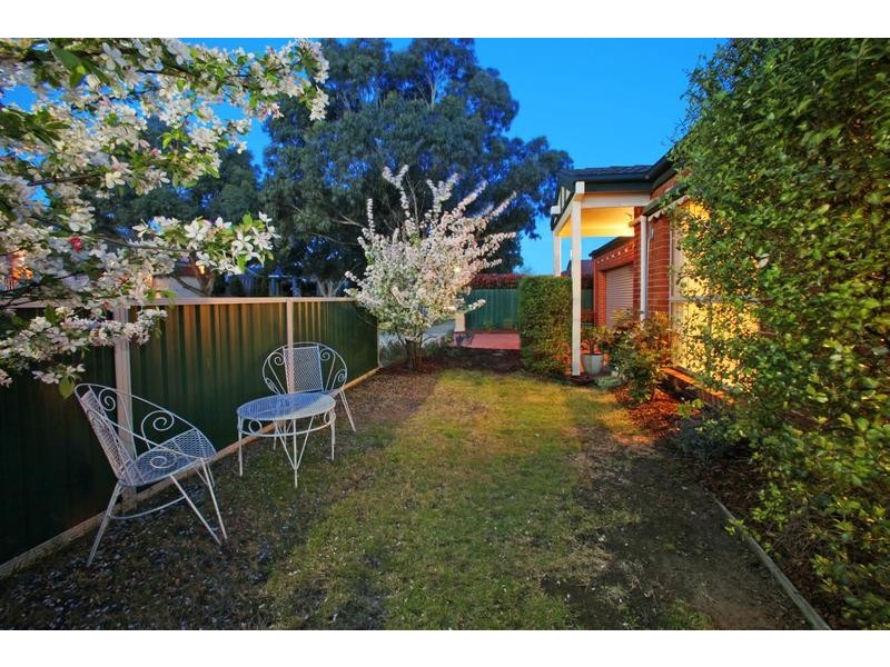 2 Yvette Drive, Rowville VIC 3178