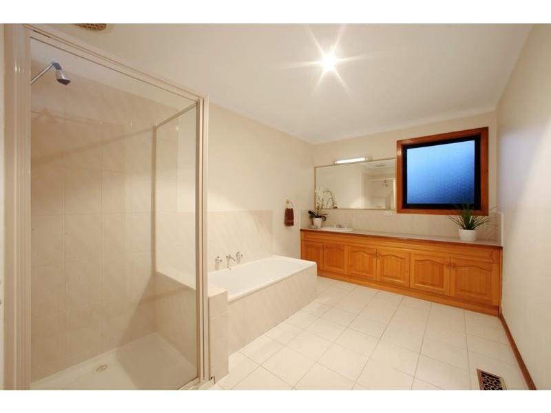 24 Lambourne Avenue, Rowville VIC 3178