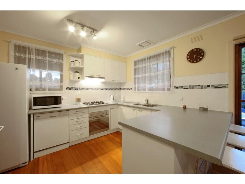 17 Aisbett Avenue, Wantirna South VIC 3152