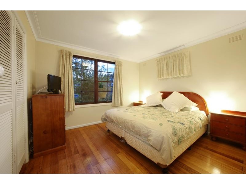 17 Aisbett Avenue, Wantirna South VIC 3152