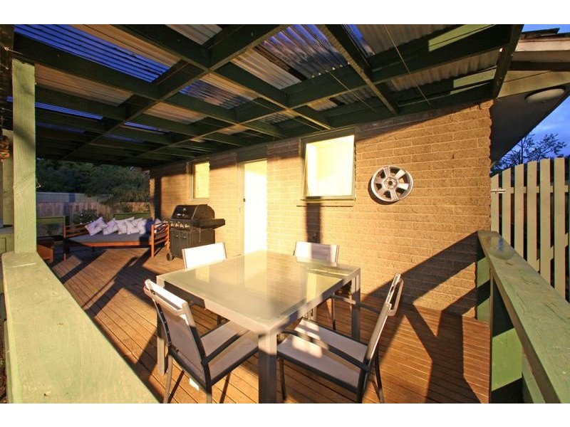 17 Aisbett Avenue, Wantirna South VIC 3152