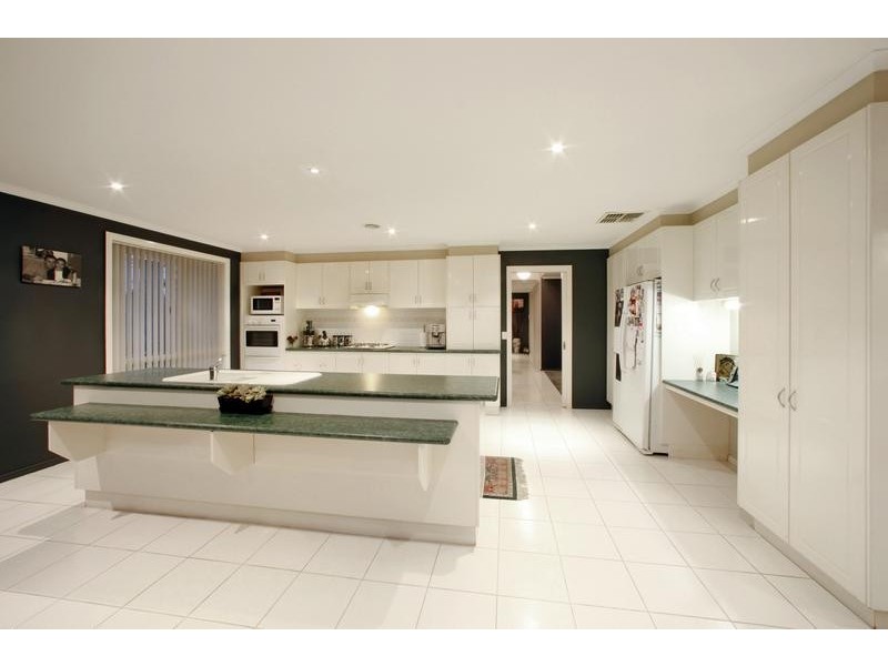 5 Moama Place, Rowville VIC 3178