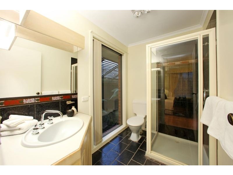 8 Jindabyne Court, Lysterfield VIC 3156