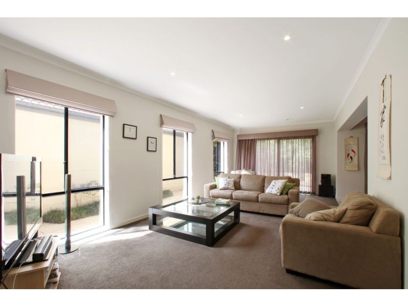 35 Sovereign Manors Crescent, Rowville VIC 3178