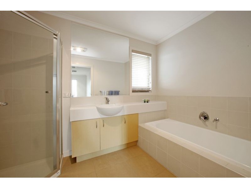 35 Sovereign Manors Crescent, Rowville VIC 3178