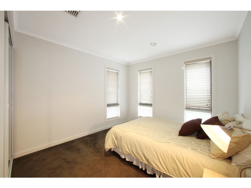 35 Sovereign Manors Crescent, Rowville VIC 3178