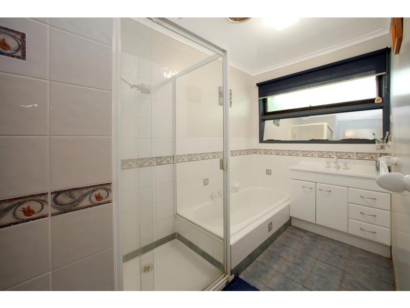 22 Loxton Avenue, Wantirna South VIC 3152