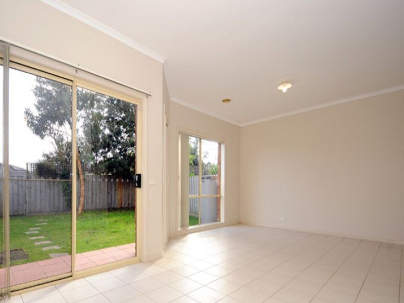 55 St Laurent Rise, Knoxfield VIC 3180
