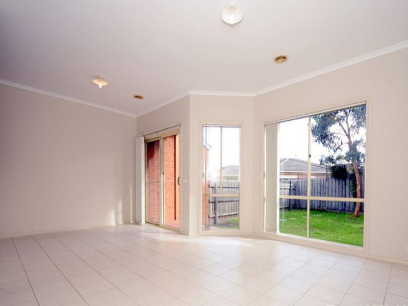 55 St Laurent Rise, Knoxfield VIC 3180