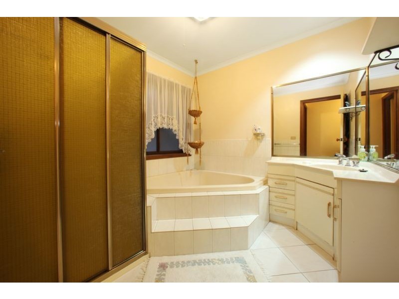 4 Nunana Court, Ferntree Gully VIC 3156