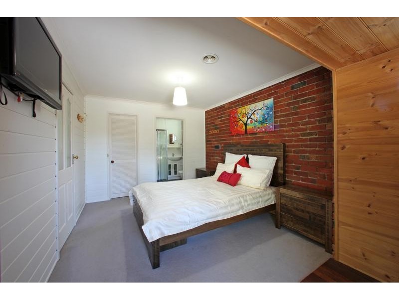 8 Gymea Avenue, Rowville VIC 3178