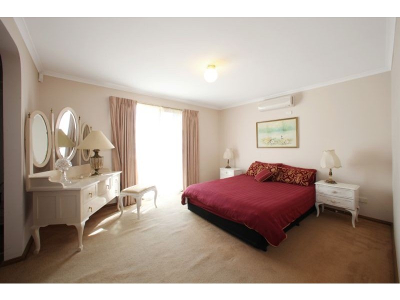 21 Halsbury Drive, Rowville VIC 3178