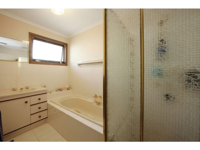 21 Halsbury Drive, Rowville VIC 3178