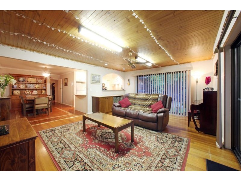 64 King Parade, Knoxfield VIC 3180