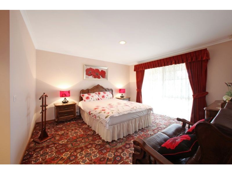 4 Rigby Mews, Rowville VIC 3178