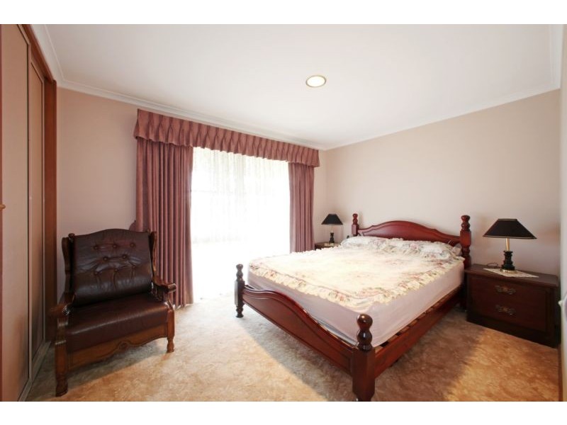 4 Rigby Mews, Rowville VIC 3178