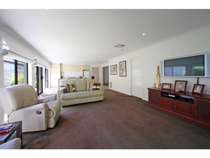 59 Sovereign Manors Crescent, Rowville VIC 3178