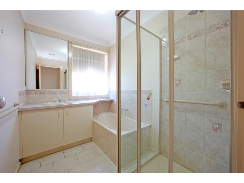 1/2 Karoo Road, Rowville VIC 3178