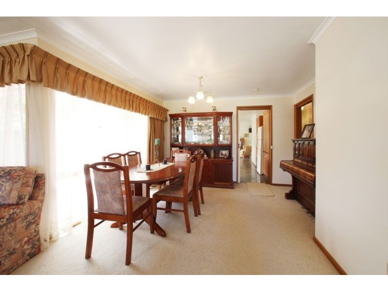 67 Mantung Crescent, Rowville VIC 3178