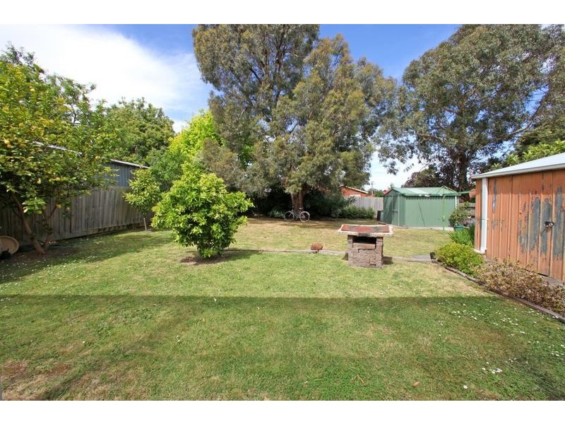 16 Norma Crescent South, Knoxfield VIC 3180