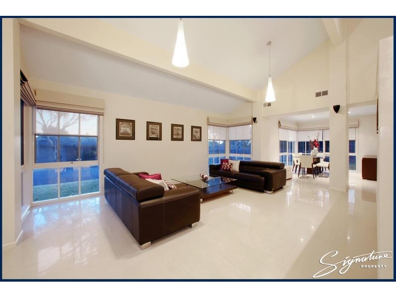 1 Markhill Place, Knoxfield VIC 3180
