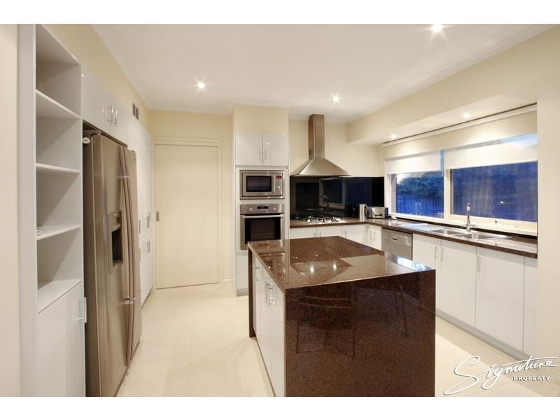1 Markhill Place, Knoxfield VIC 3180