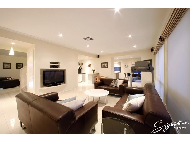 1 Markhill Place, Knoxfield VIC 3180