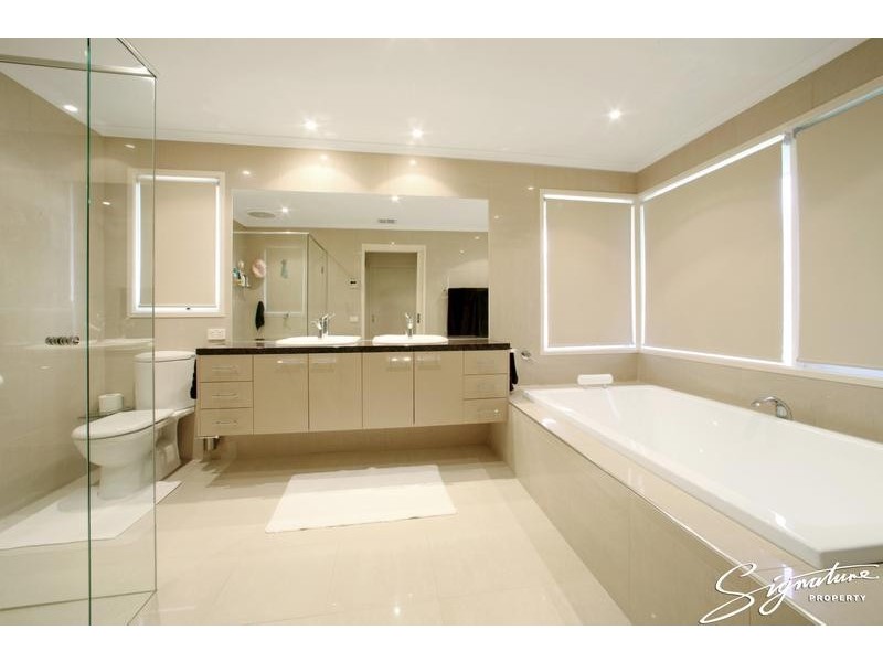 1 Markhill Place, Knoxfield VIC 3180